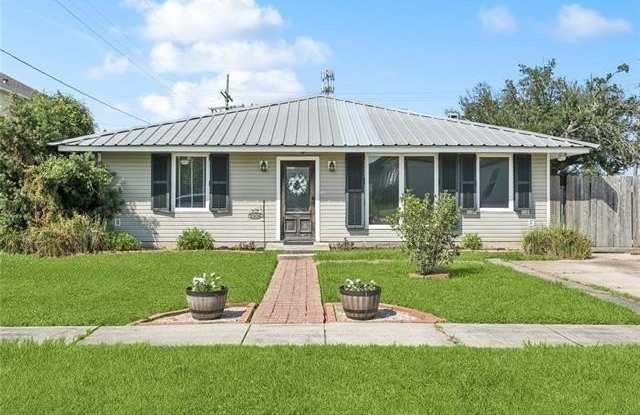 100 W CLAIBORNE Court photos photos