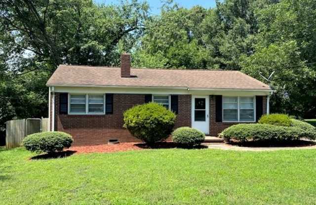 1/2 MO OFF SPECIAL 3 BED, 2 BATH -GARAGE-FENCE -5 MIN TO DOWTOWN CONCORD photos photos