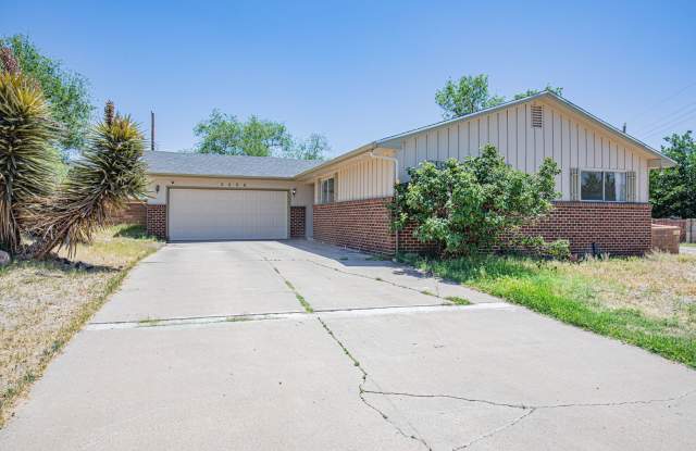 Spacious 3 Bedroom home with Solar Panels - 2606 Pontiac Drive, Alamogordo, NM 88310