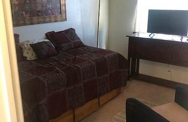 3329 Streamwood Ct Gallery 3