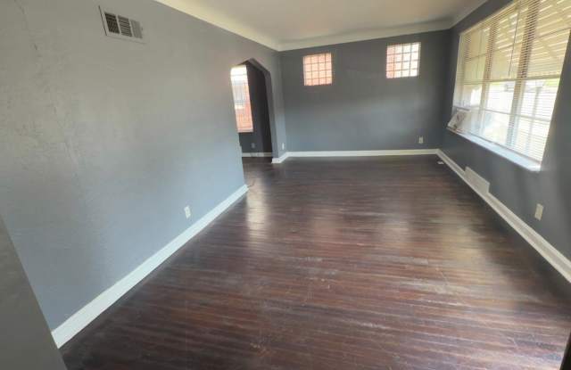 Beautiful 2 Bed 1 Bath For Rent! Gallery 3