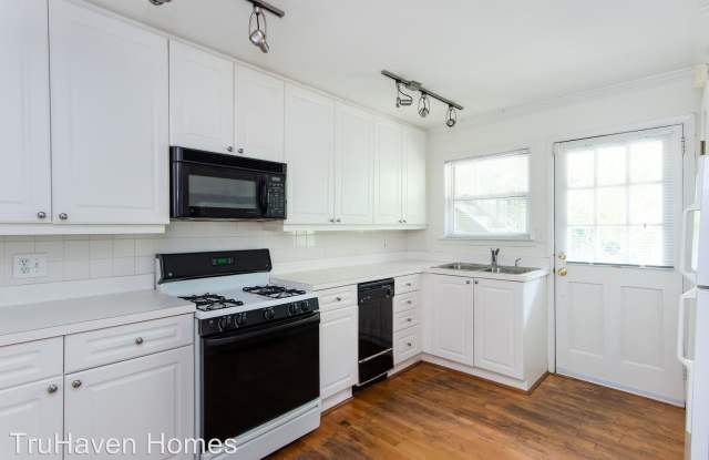 980 Greenwood Ave. NE #1 Gallery 2
