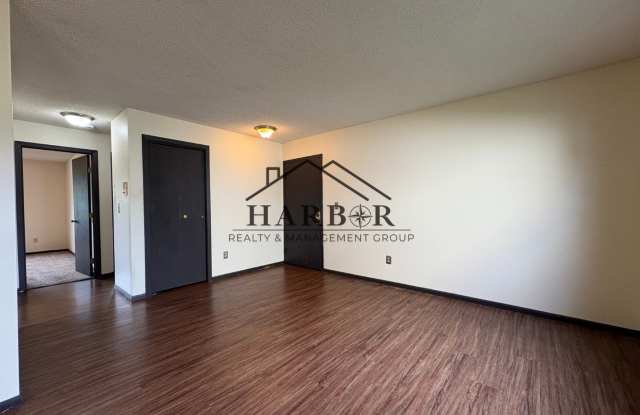 Charming 2-Bedroom in NW Rochester – Snow & Lawn Care Included! Gallery 3