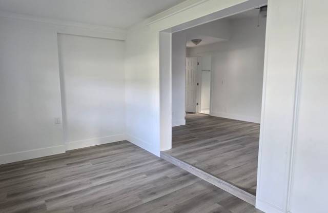 Fully Fenced Home in the Southside of Jacksonville Gallery 4