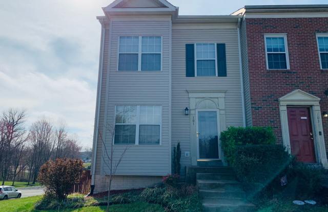 4 BEDROOM TOWNHOUSE. MASTER BEDROOM WITH FIREPLACE - STAFFORD - 101 Sterling Court, Stafford County, VA 22554