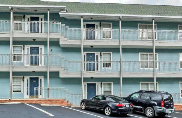 Knoxville 37916 - 3 bedroom, 2 bath condo in UT area - Call Susan Niedergeses 865-300-4722 photos photos