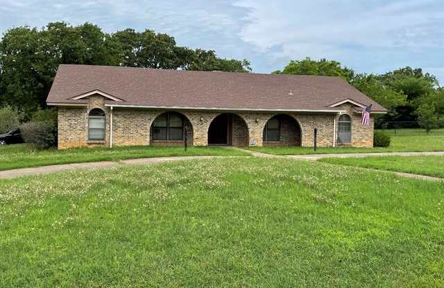 304 Roaring Springs Drive - 304 Roaring Springs Drive, Joshua, TX 76058