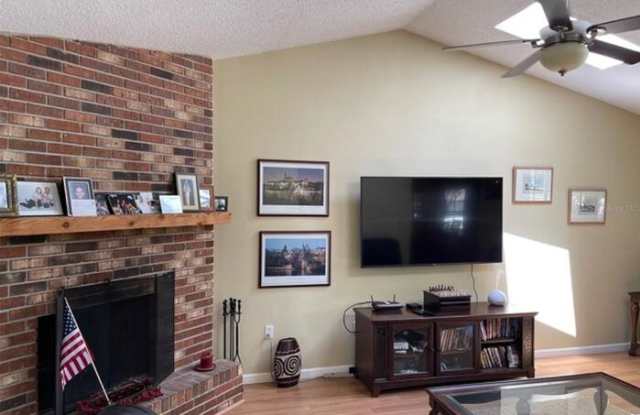 2942 Woodpine Circle Gallery 4