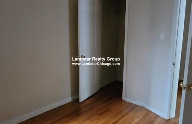 7513 North Greenview Gallery 2