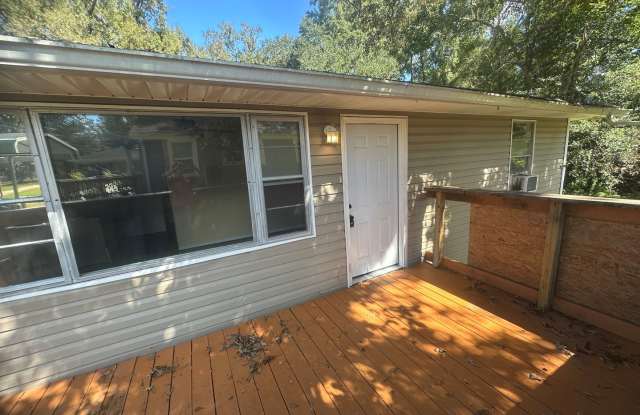 Springfield Home- Move in Today! Gallery 1
