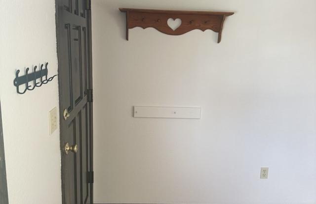 Simple Living with large fenced back yard Gallery 3