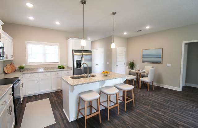 214 Silverthorn Dr photos photos