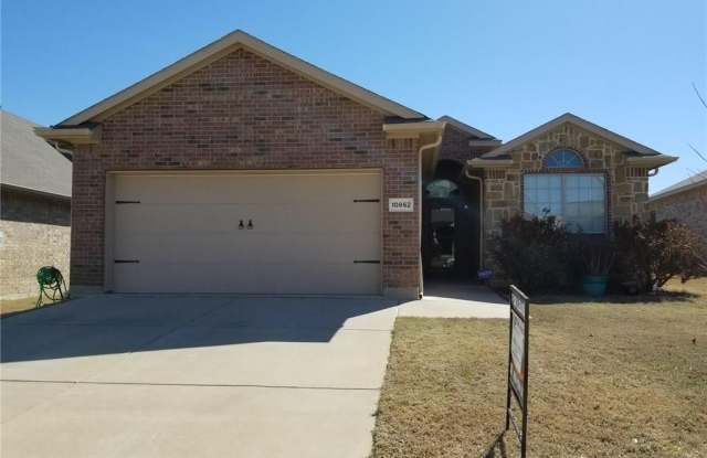 10852 Irish Glen Trail - 10852 Irish Glen Trail, Fort Worth, TX 76052