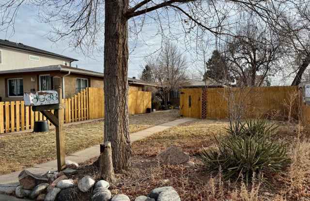Delightful ranch home, featuring 3 bedrooms and 1 bathroom and a large yard to enjoy the springtime in Colorado! Close to Swedish Medical Center and University of Denver. - 3038 South Galapago Street, Englewood, CO 80110