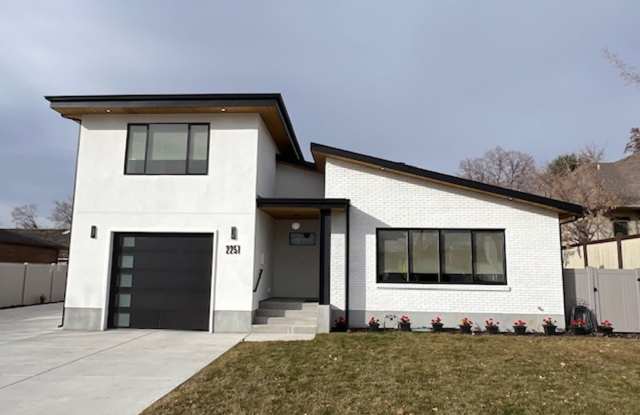 ABSOLUTELY UNBELIEVABLE NEW HIGH END CUSTOM HOME! photos photos