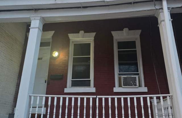 Spacious 4-Bedroom Home in Lancaster – $1,750/Month Gallery 1