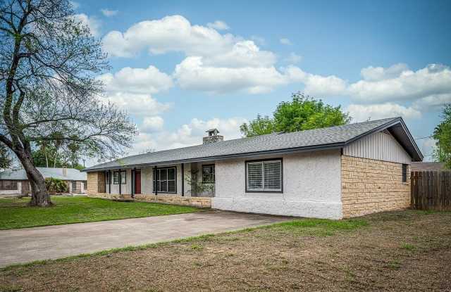 243 Elizabeth - 243 Elizabeth Drive, Del Rio, TX 78840