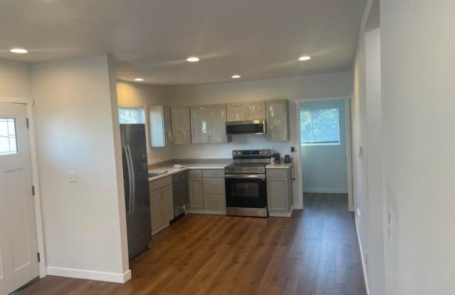 405 Williams Avenue North photos photos