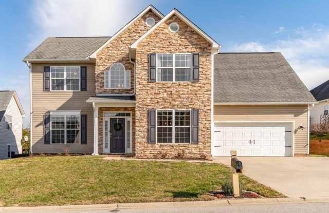 Spacious Home - High-End Finishes - Convenient Location! Gallery 1