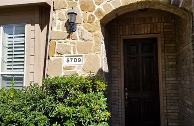 5709 New Castle Drive Gallery 4