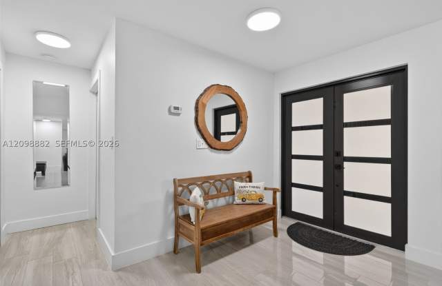 9315 SW 172nd Ter Gallery 3