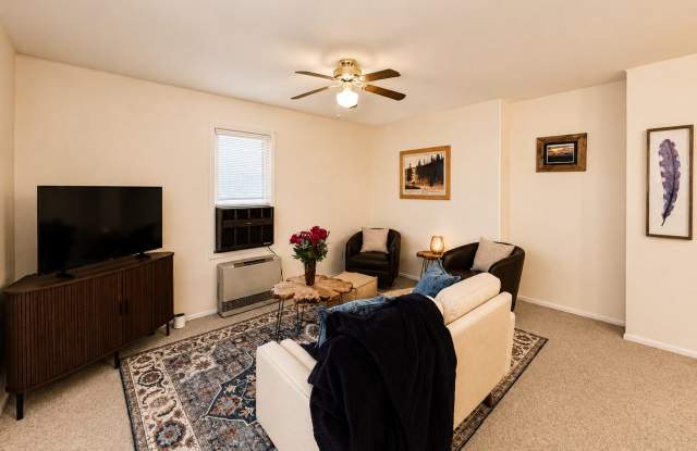 Charming Downtown Historic Fully Furnished Rental Gallery 4