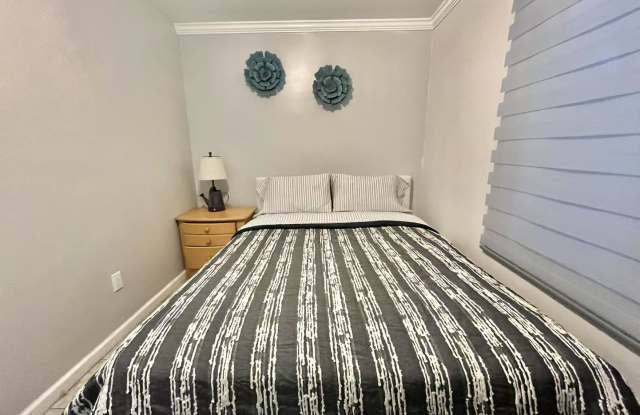 Spacious Spanish-Style Room in Prime LA Location – $850/mo photos photos