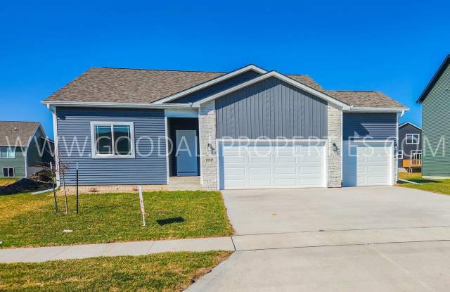 Price Reduction!! Brand New 4 Bedroom, 3 Bath 3 car garage Home in Waukee. - 660 Northwest Rosemont Drive, Waukee, IA 50263