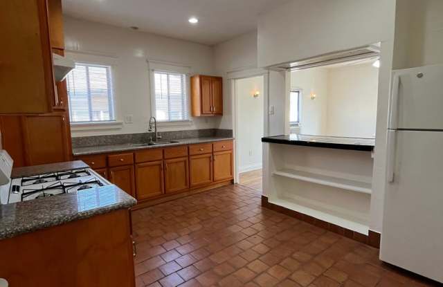 1366 N Serrano Ave photos photos