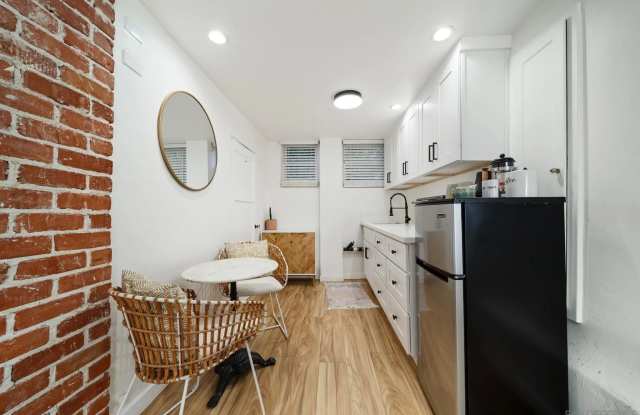 2154-B Union St Gallery 2