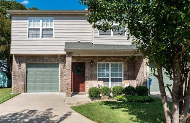 614  SW 5th  ST - 614 Southwest 5th Street, Bentonville, AR 72712