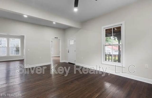 322 Lynn Avenue Gallery 4