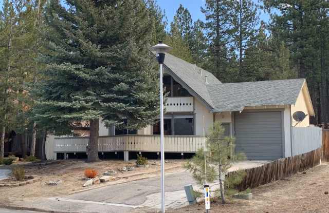 Lovely upgraded home on a large lot with fenced yard - tons of amenities! - 1474 Murietta Drive, South Lake Tahoe, CA 96150 Lovely upgraded home on a large lot with fenced yard - tons of amenities! - 1474 Murietta Drive, South Lake Tahoe, CA 96150