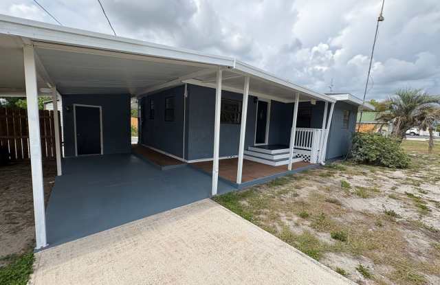 2 Bed 1 Bath Single Family w/ Fenced Backyard photos photos