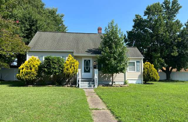 3BD/2BA Home with Fenced Back Yard! Mins to Little Creek -Updated Throughout! - 2301 Dominion Avenue, Norfolk, VA 23518