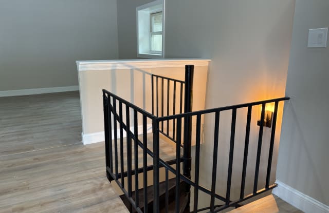110 Railroad Ave photos photos