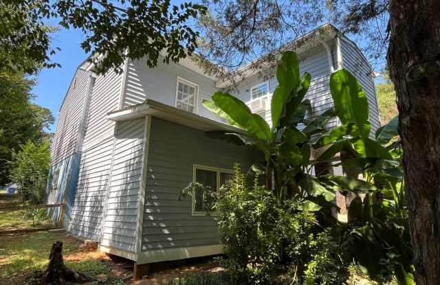 Cozy 4 Bedroom, 3 Bathroom Home Gallery 4
