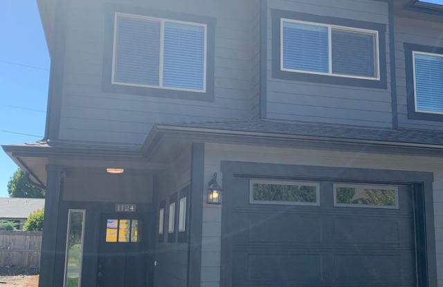 2-Bed, 2-Bath Townhouse with Modern Touches, Garage and Washer/Dryer in Grants Pass! photos photos 2-Bed, 2-Bath Townhouse with Modern Touches, Garage and Washer/Dryer in Grants Pass! photos photos