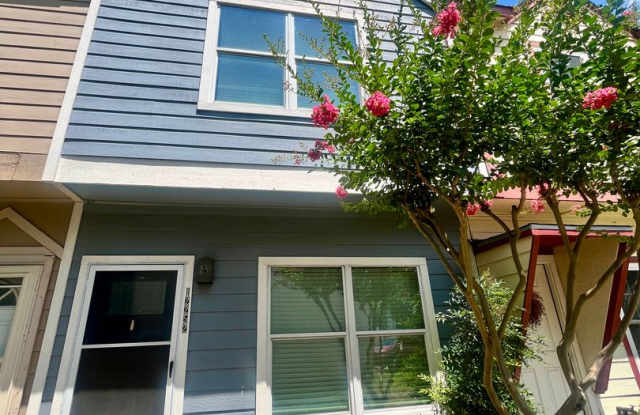 2 Bedroom/2.5 Bath Townhome! Close to Major Hwys: 281-1604-410 photos photos