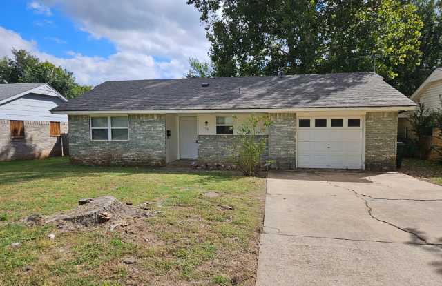 (3) Bed/(2) Bath Avail NOW! Pets Negotiable! - 1116 Sequoyah Trail, Norman, OK 73071