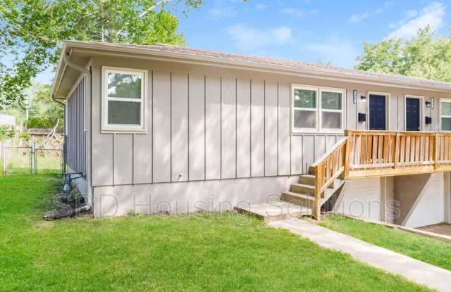 1901 S Crescent Ave - 1901 South Crescent Avenue, Independence, MO 64052