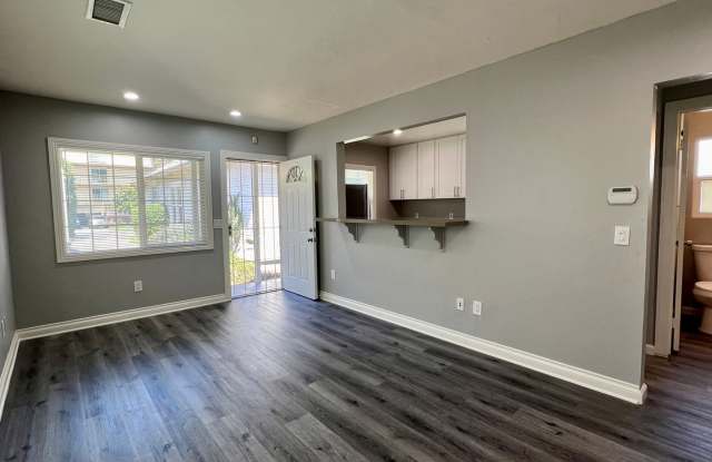 Beautiful Remodeled 1-Bedroom Cottage w/Central A/C and Parking in Hillcrest photos photos