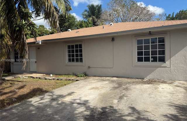 1330 NW 7th Ct photos photos