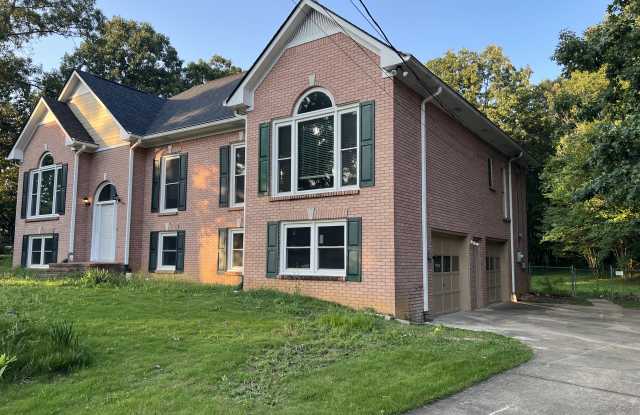 601 Southdale Cir Gallery 3