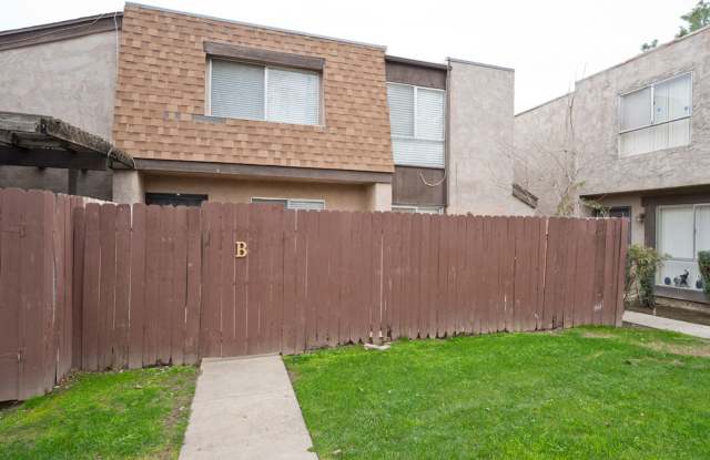 SW- condo 2bed-1 bath attached 1 car garage - 6001 Almendra Avenue, Bakersfield, CA 93309