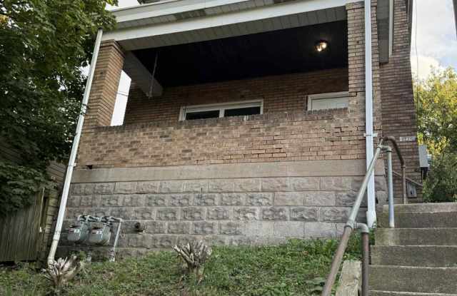 2 Bedroom apartment for rent! Located in Carrick ! photos photos
