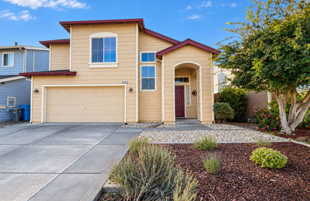 Spacious 3 Bedroom + Bonus Room | 2.5 Bath Home, 2 car garage in Desirable M Section of Rohnert Park Gallery 1