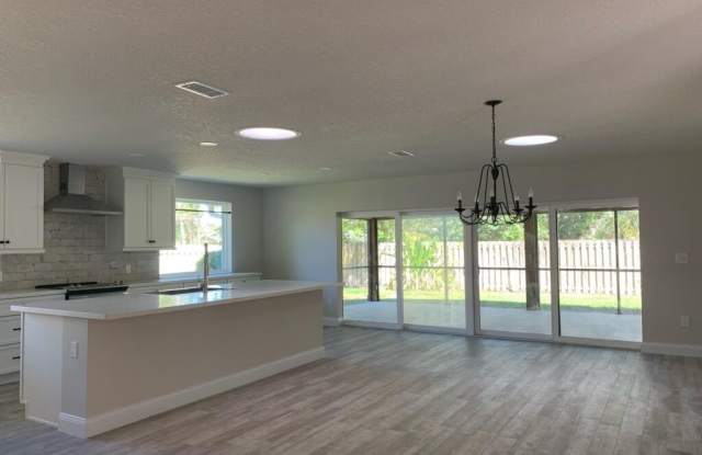 421 Pelican Bay Drive Gallery 3