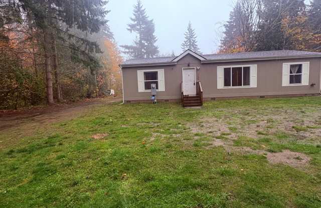 Charming Country Home on Over an Acre – City Conveniences Just Minutes Away! photos photos