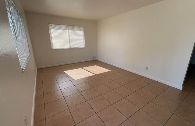 Oakdale-2 bedroom/1 bath Apartment Gallery 3